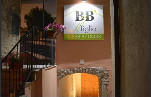una señal en el lateral de un edificio en B&B Il Tiglio, en Lapio