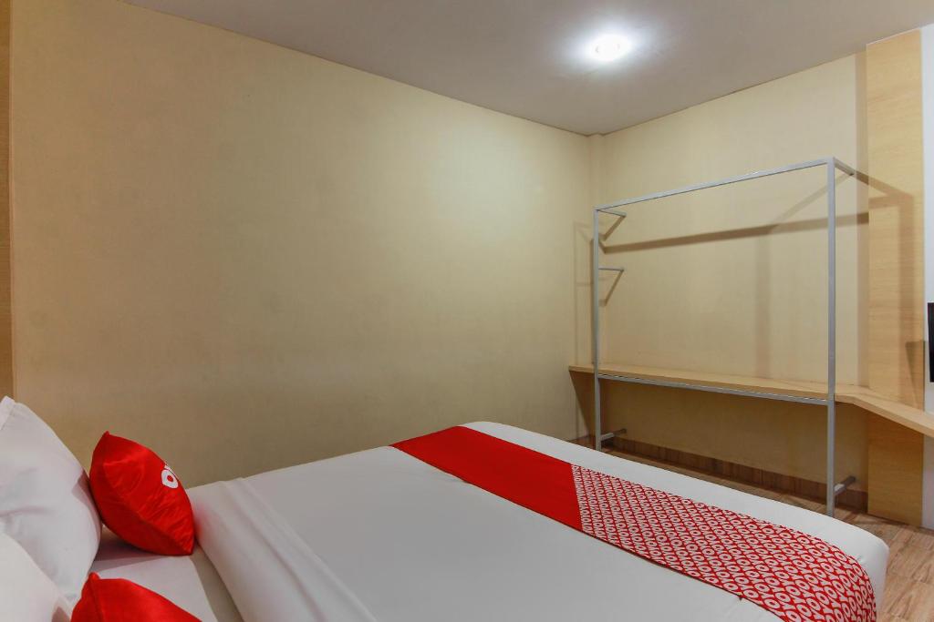 Postel nebo postele na pokoji v ubytování Capital O 3476 Millenium Inn