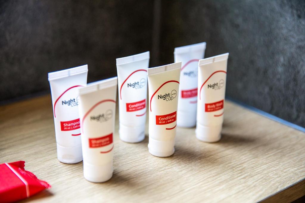 Nightcap at Commercial Hotel - Resim 39