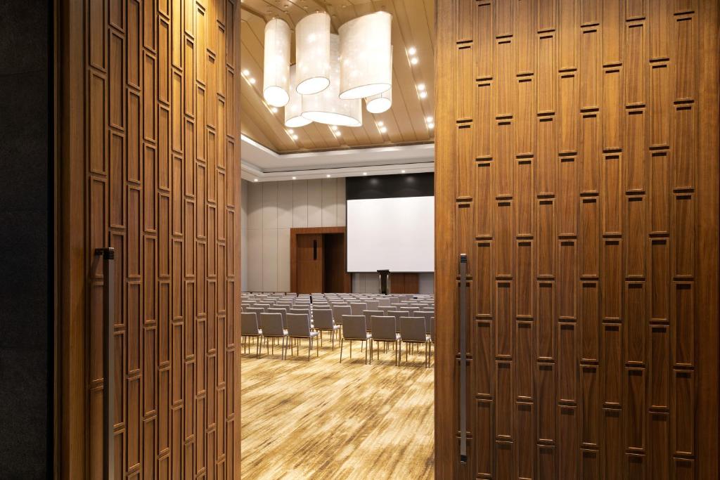 Konferenční prostory v ubytování New World Qingyuan Hotel -formerly KHOS QINGYUAN