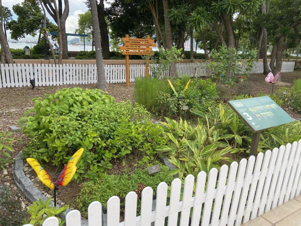 O grădină în afara Hong Kong Gold Coast Hotel