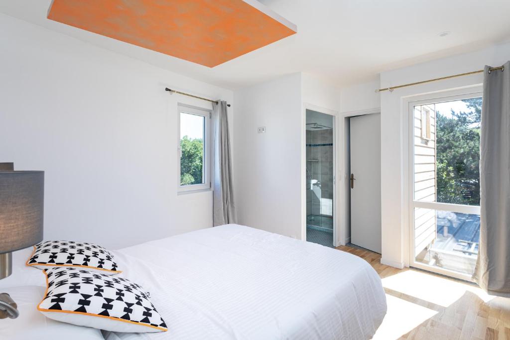 Postel nebo postele na pokoji v ubytování Chambre d'hôtes des pins
