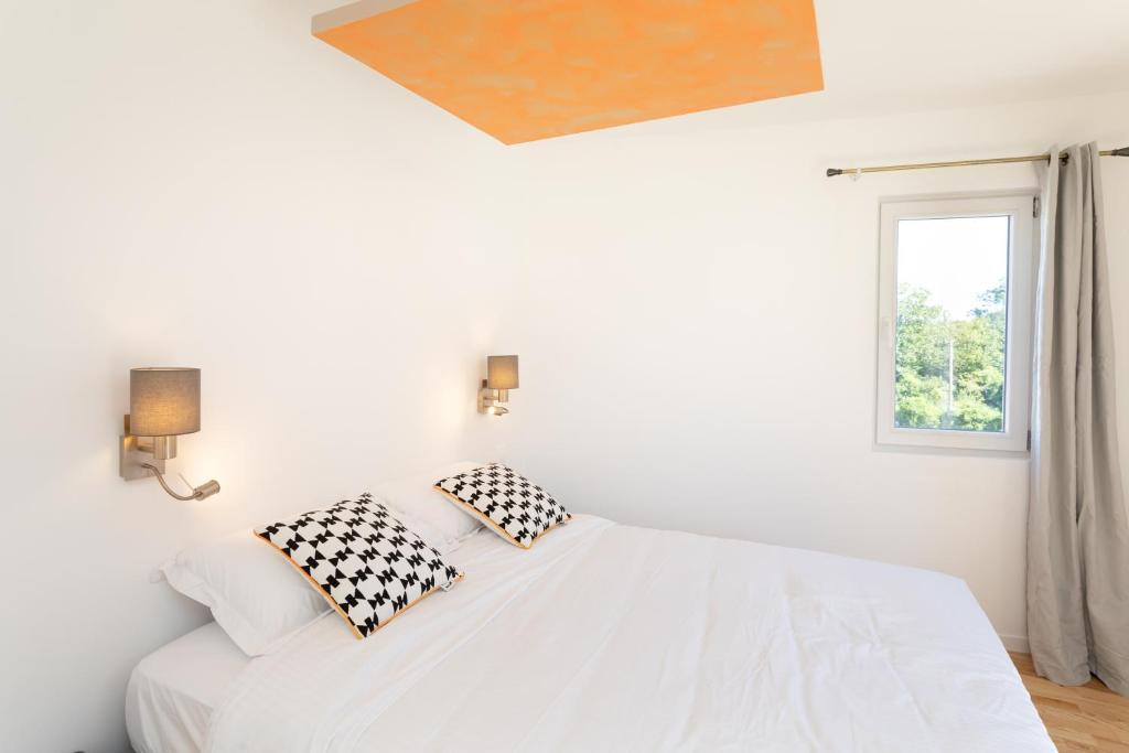 Postel nebo postele na pokoji v ubytování Chambre d'hôtes des pins