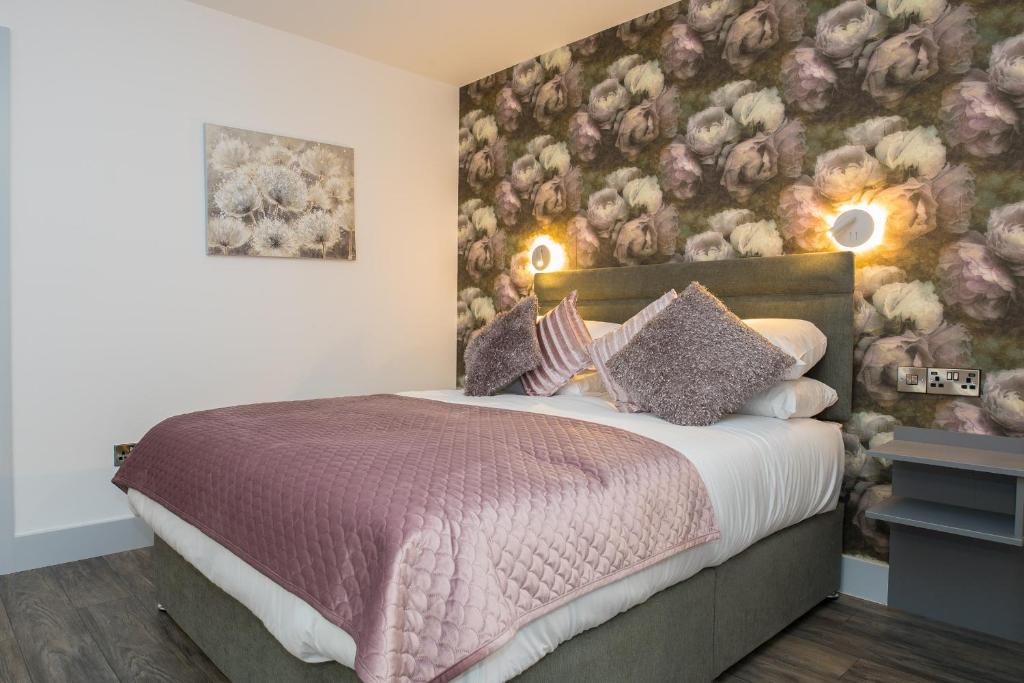 Postel nebo postele na pokoji v ubytování Clara's Cots