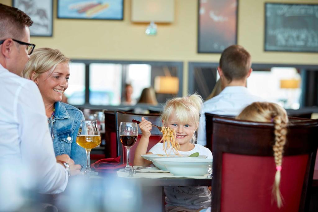 Holiday Inn Zürich Messe by IHG - Resim 25