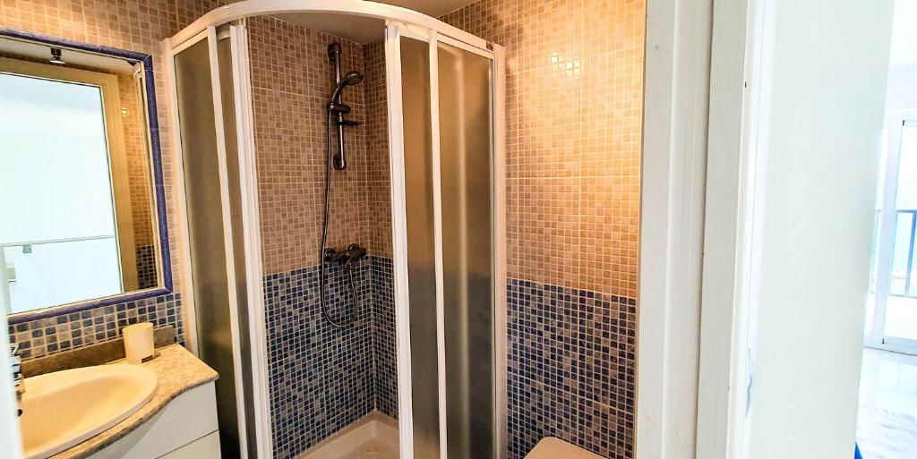 Koupelna v ubytování Skol 715. Spectacular Corner Duplex Apartment in Marbella