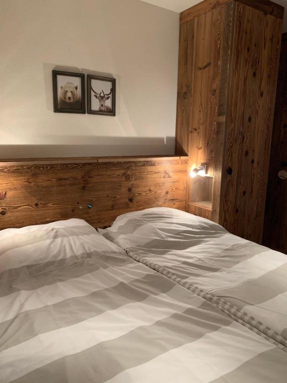 Postel nebo postele na pokoji v ubytování Ski-In, Ski-Out 4, Veysonnaz
