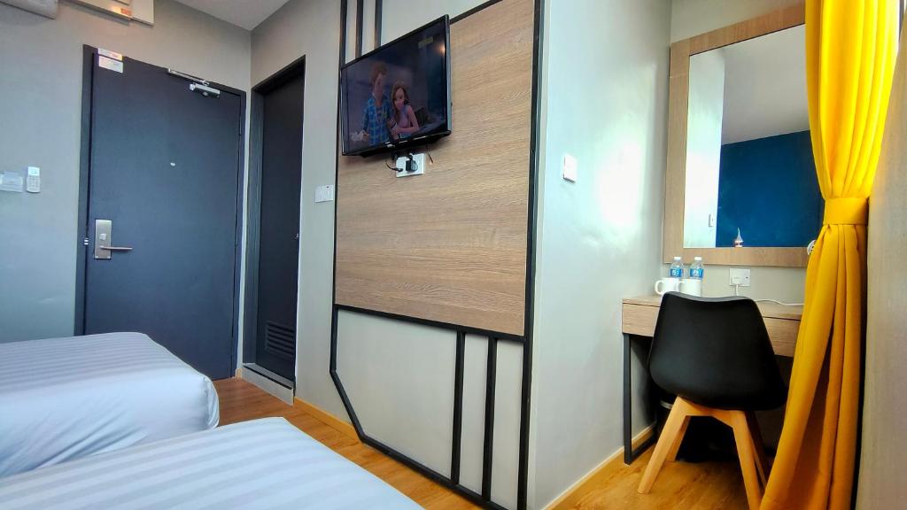 Postel nebo postele na pokoji v ubytování Uptown Hotel