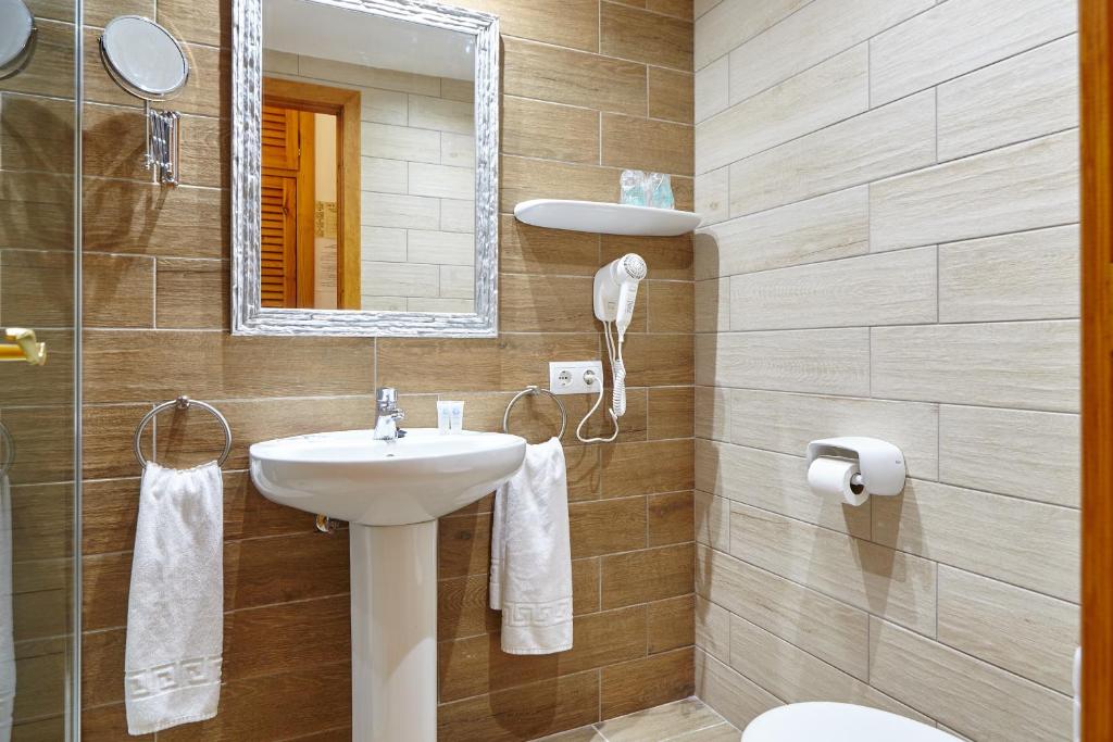 Booking.com: Apartamentos Ses Savines , San Antonio, Spanje ...