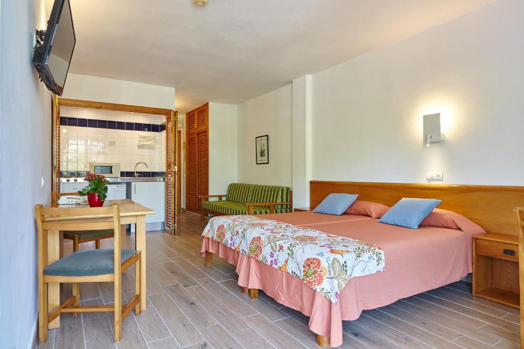 Booking.com: Apartamentos Ses Savines , San Antonio, Spanje ...