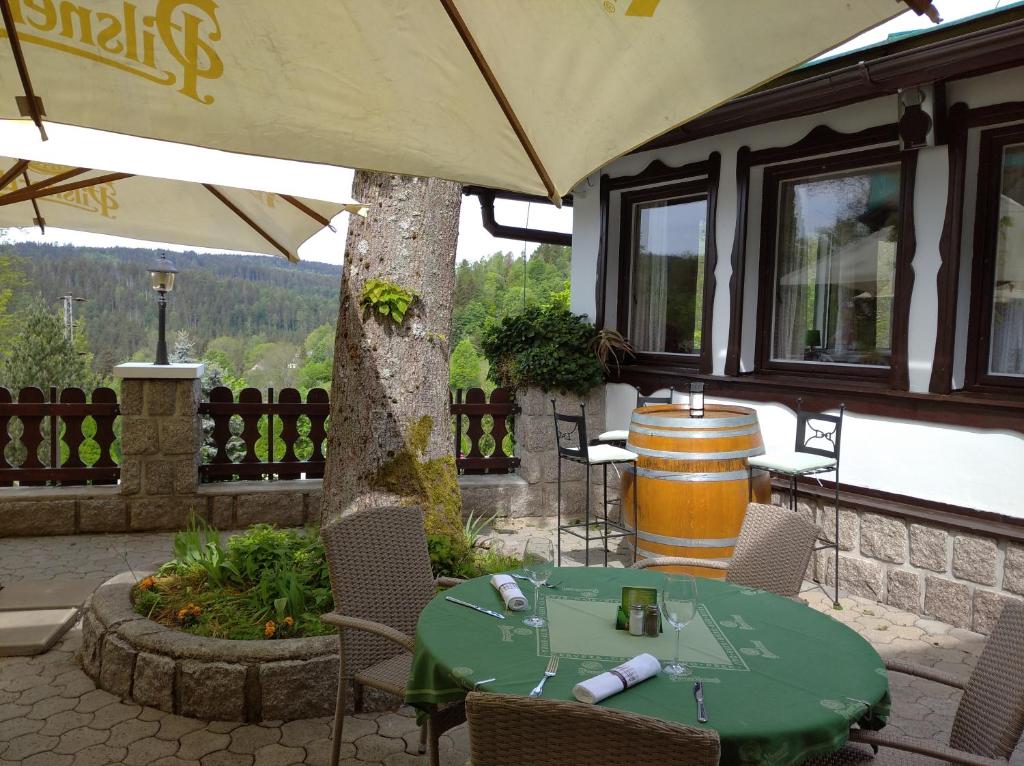 Restauracja lub miejsce do jedzenia w obiekcie Hotel v Nebi