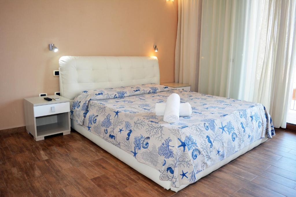 Postel nebo postele na pokoji v ubytování Hotel La Contessa