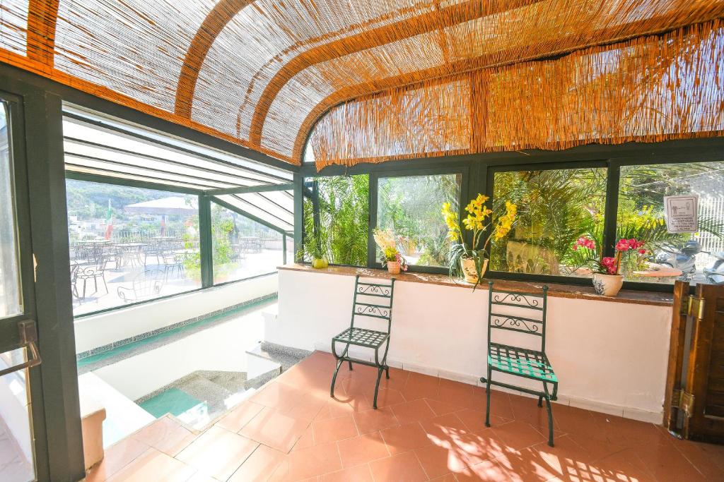 Bazén v ubytování Hotel Maremonti nebo v jeho okolí