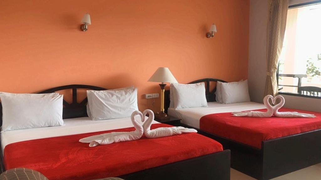 Postel nebo postele na pokoji v ubytování Aumpai Luxury