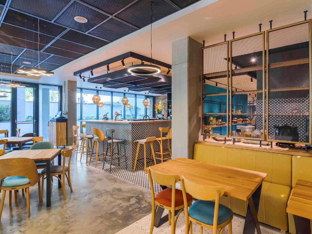 Un restaurant sau alt loc unde se poate mânca la ibis Styles Bucharest City Center