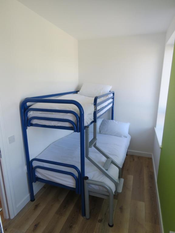 Postel nebo postele na pokoji v ubytování Donegal Wild Atlantic Hostel