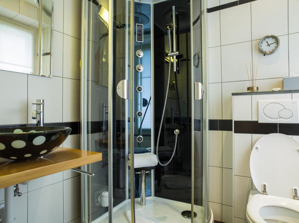 Koupelna v ubytování Hotel Krone Sihlbrugg