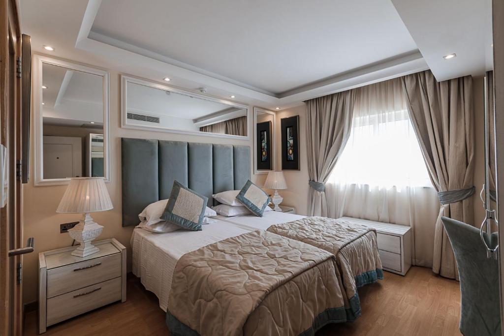 Postel nebo postele na pokoji v ubytování Osborne Hotel