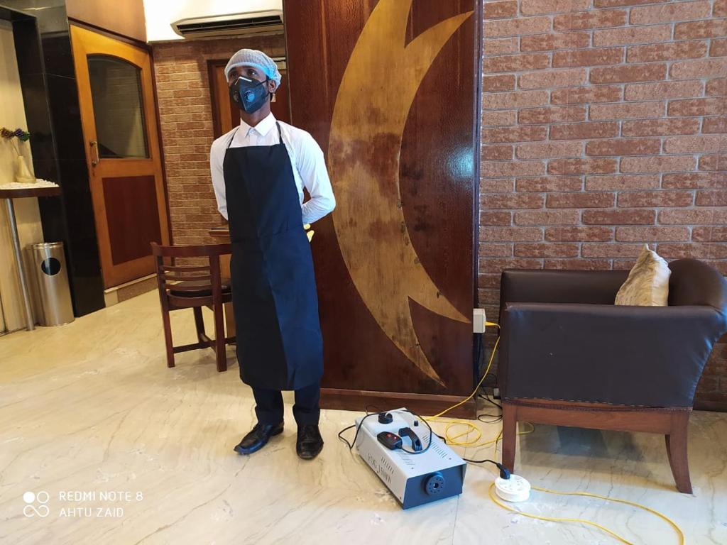 Členové personálu v ubytování Hotel White House