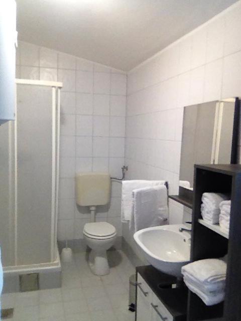 Łazienka w obiekcie APARTAMENTOS AROMA