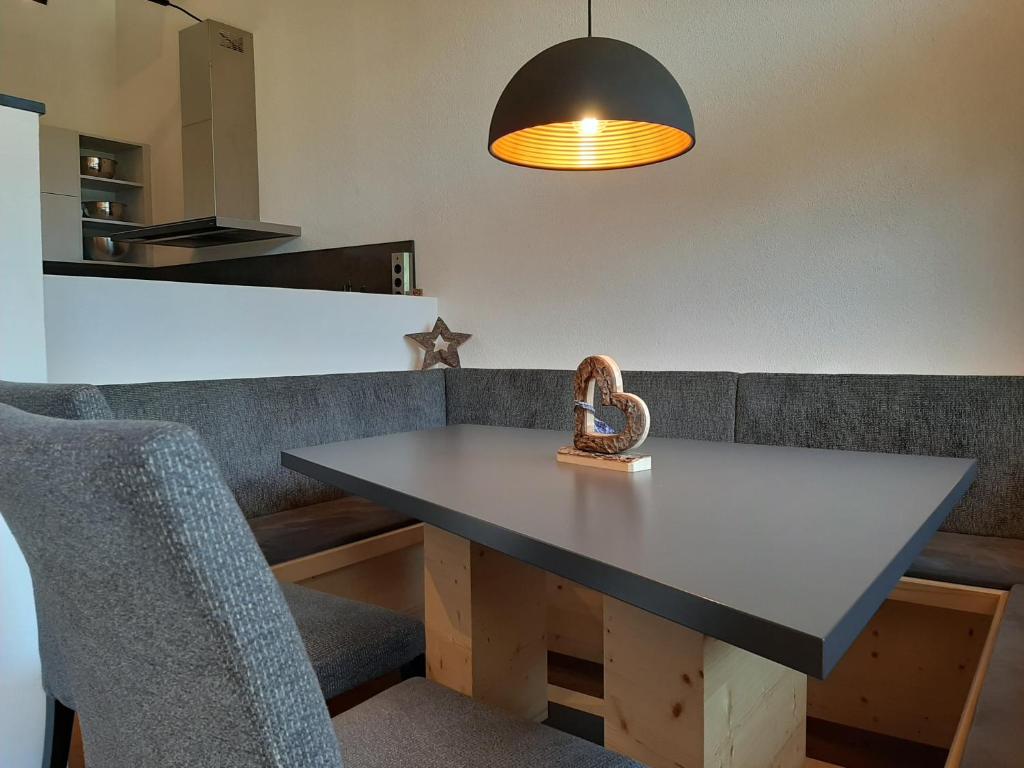 A kitchen or kitchenette at Chalet Wirklich Wunderbar