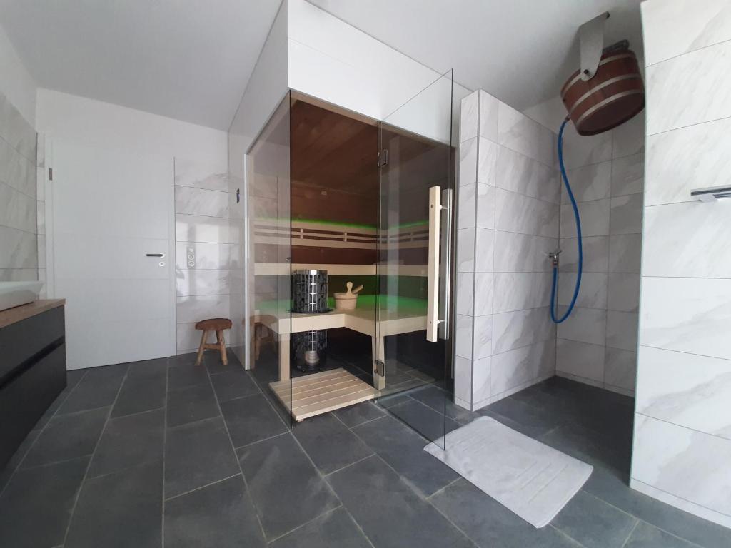 A bathroom at Chalet Wirklich Wunderbar