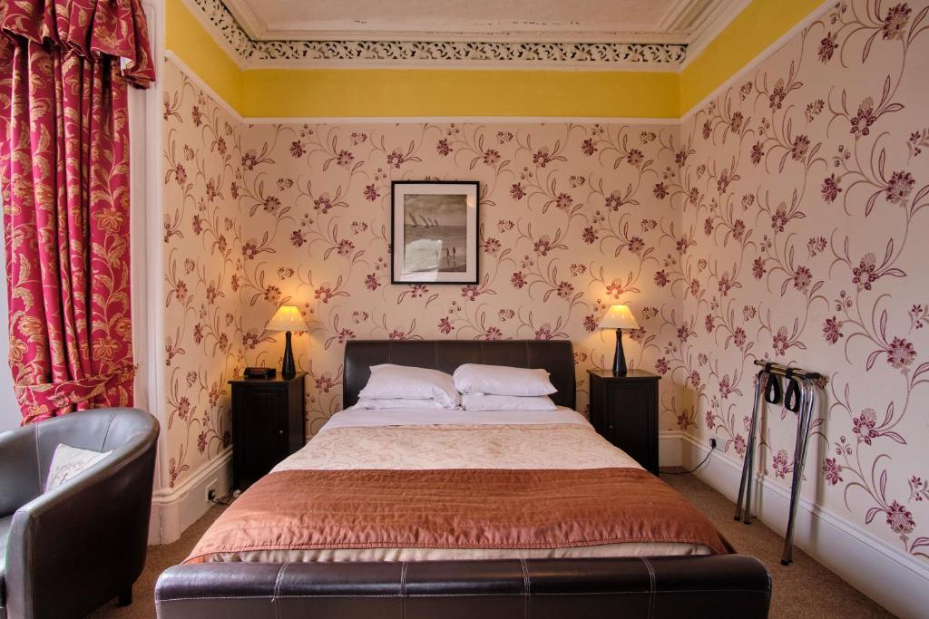
A bed or beds in a room at Argyll House
