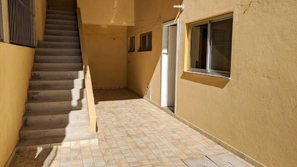 a stairway leading to a building with a stair case at Residência Schneider RC in Vila Velha