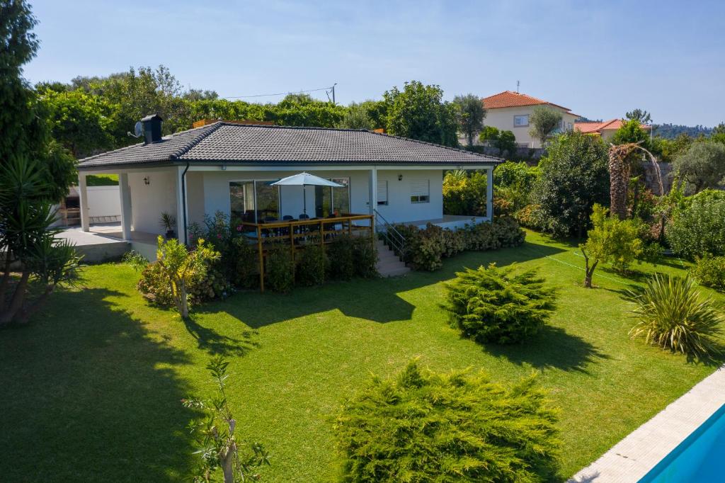 an aerial view of a house with a garden at Capa da Encosta in Amarante