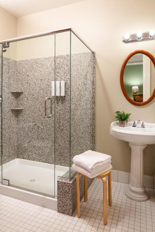Garden Street Inn Downtown San Luis Obispo, A Kirkwood Collection Hotel - Queen Room Mit Balkon