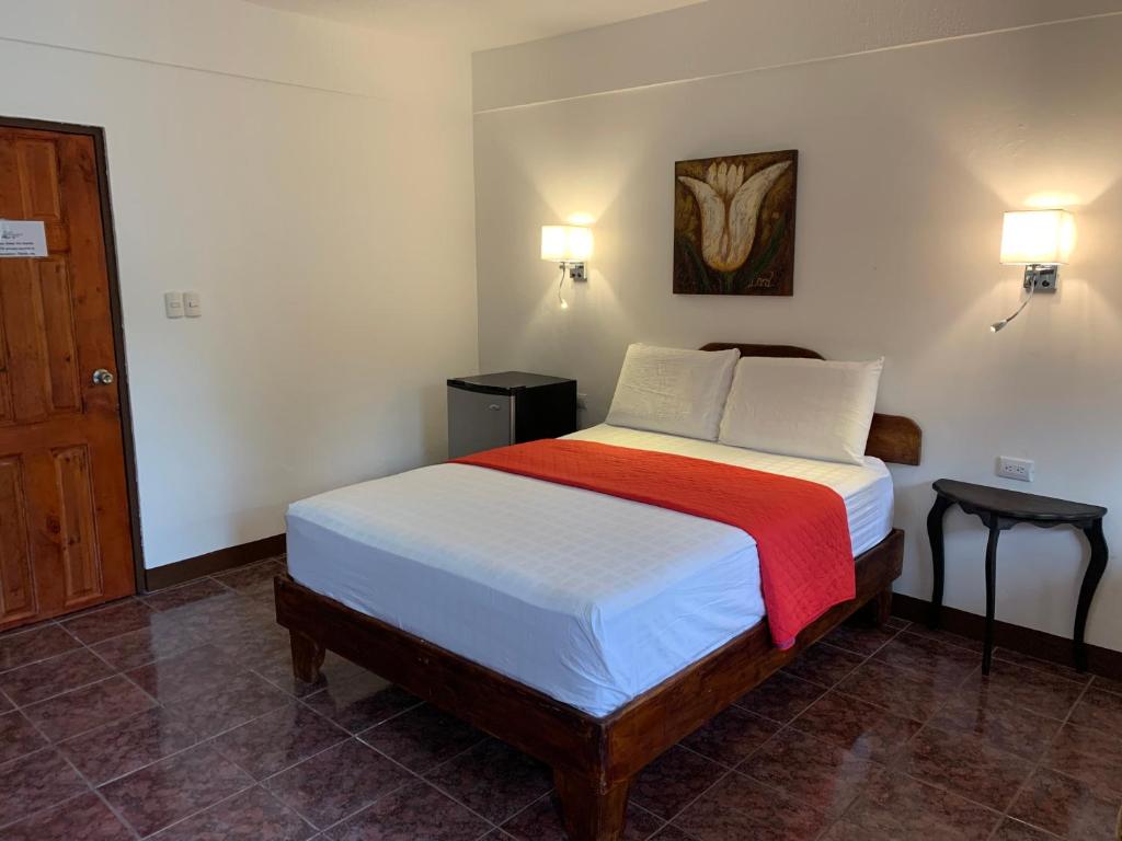Postel nebo postele na pokoji v ubytování Hotel Manuel Antonio Park