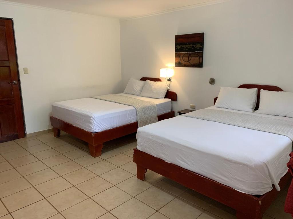 Postel nebo postele na pokoji v ubytování Hotel Manuel Antonio Park