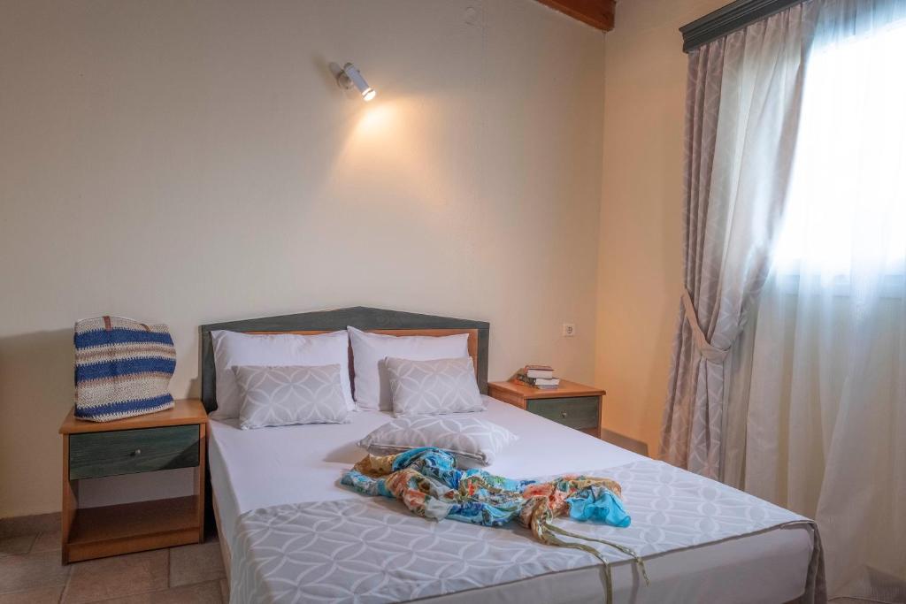 Postel nebo postele na pokoji v ubytování Aristides Hotel