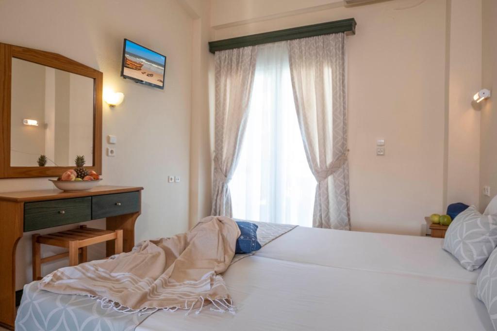 Postel nebo postele na pokoji v ubytování Aristides Hotel
