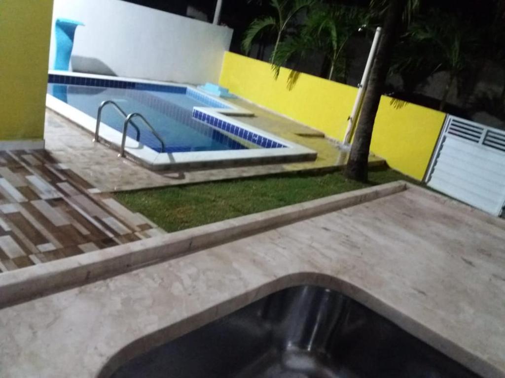 Casa em Cond. Fechado Frente Mar nos Carneiros