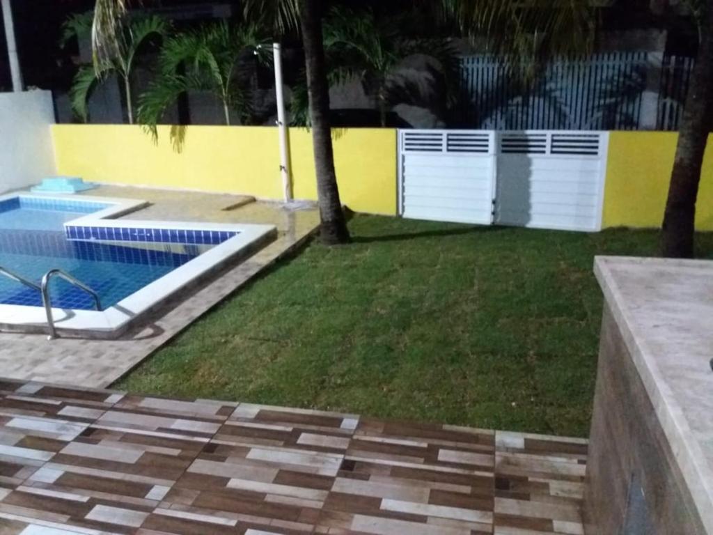  Casa em Cond. Fechado Frente Mar nos Carneiros