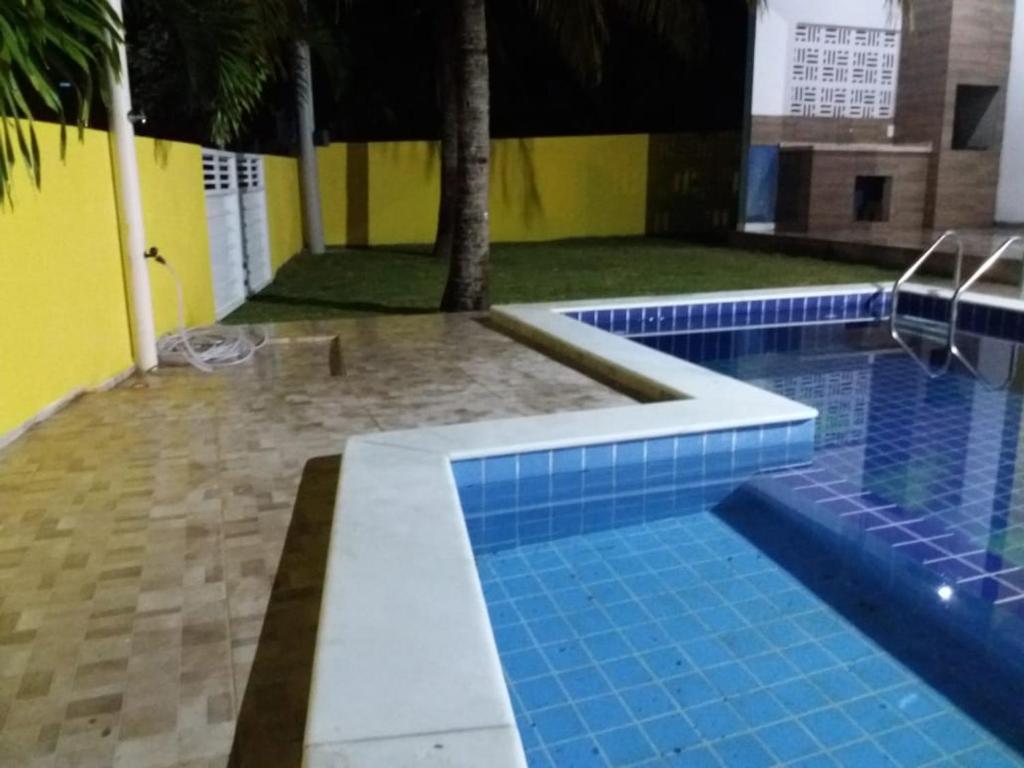  Casa em Cond. Fechado Frente Mar nos Carneiros