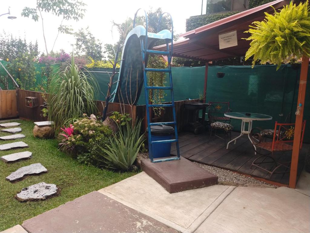Zahrada ubytování Hospedaje San Antonio Tepoztlán.