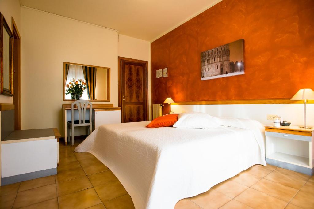 Una cama o camas en una habitación de Hotel Roma