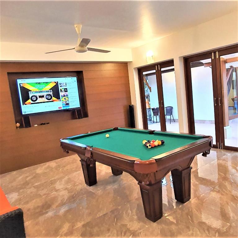 Biliár nebo kulečník v ubytování Orange palm pool villa