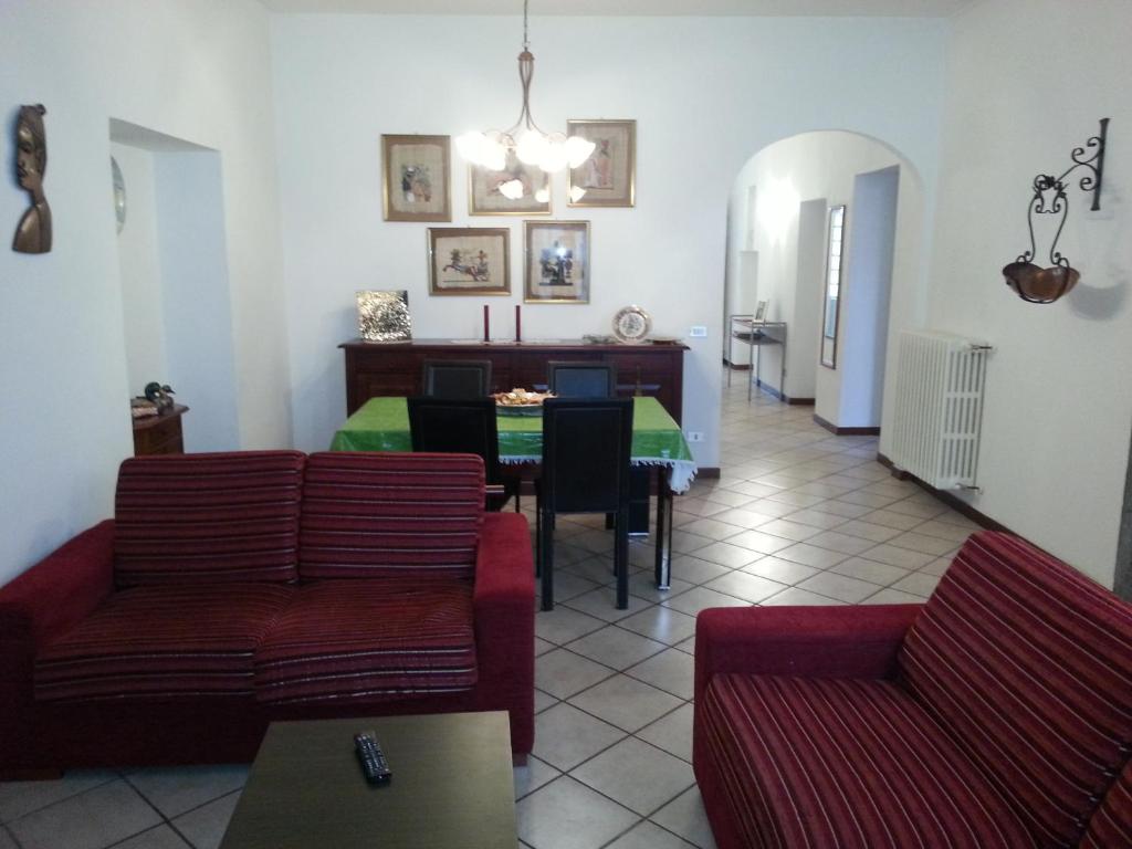 A seating area at B&B Smeraldo Airport