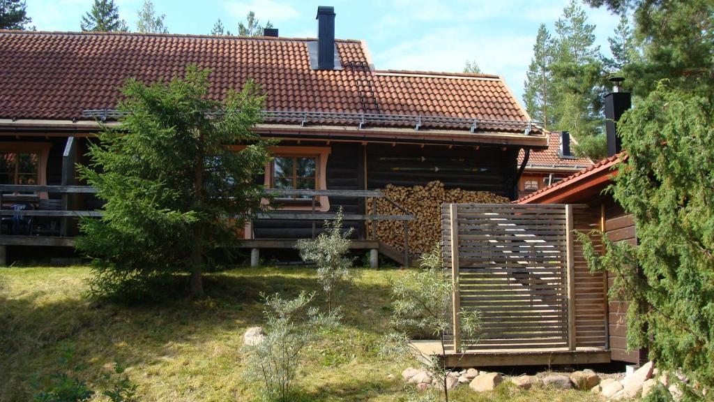 Tomtelandstugan - Three-Bedroom House