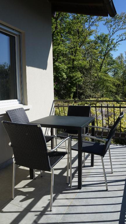 Rõdu või terrass majutusasutuses Casa Barbara - eine Oase der Ruhe oberhalb des Lago di Lugano