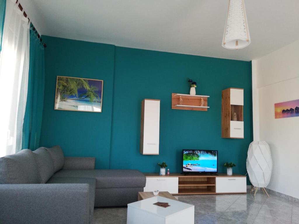 Televízia a/alebo spoločenská miestnosť v ubytovaní Exotic Rooftop in Alexandroupolis