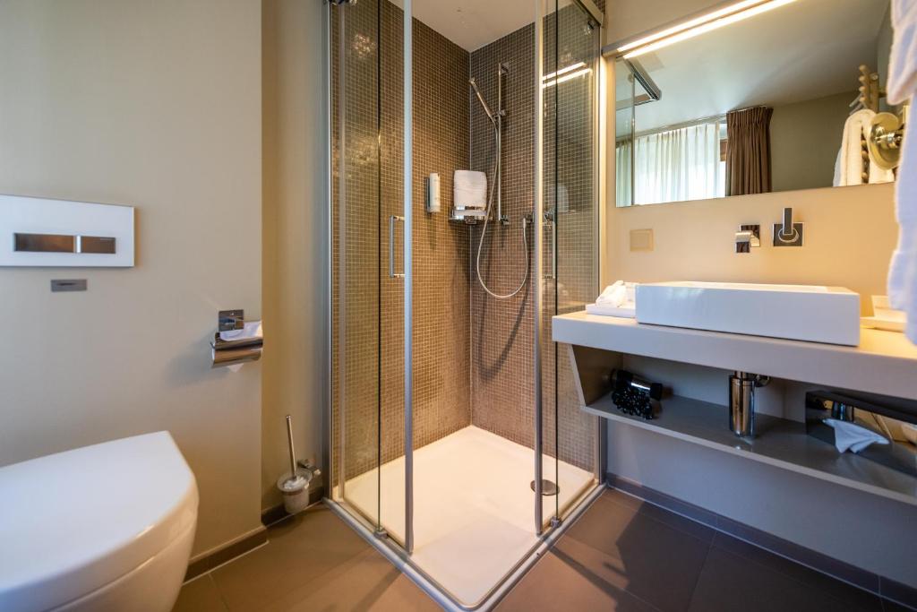 Koupelna v ubytování Hostellerie Le Petit Manoir
