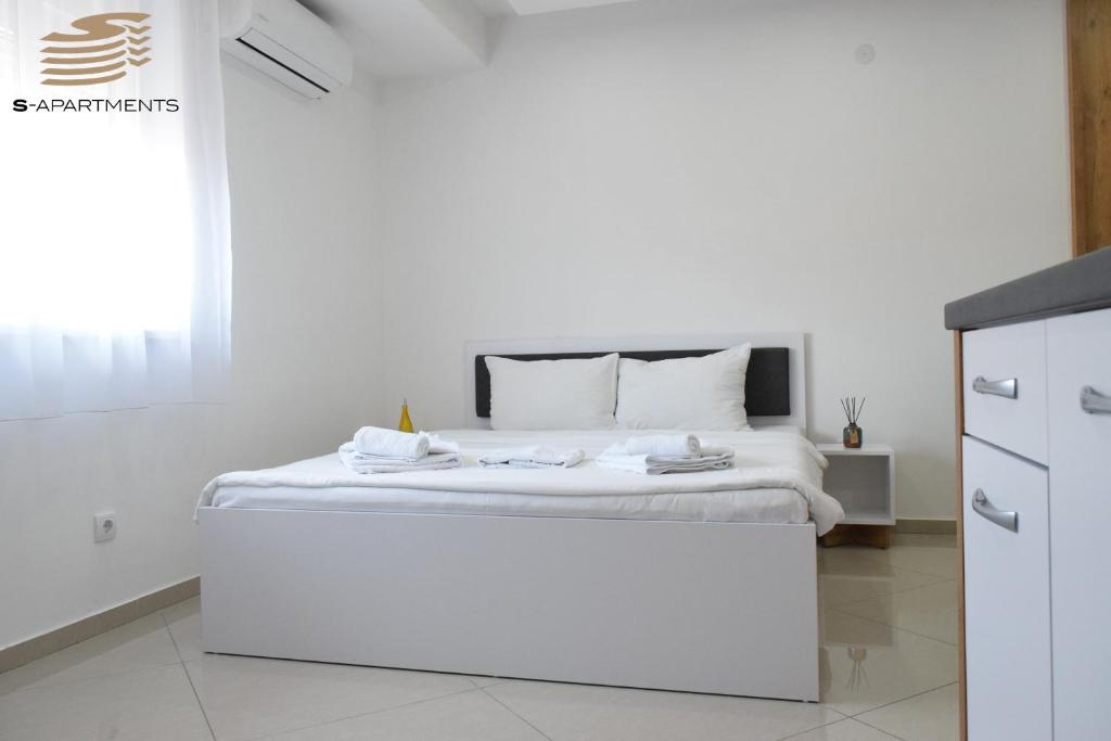 Postel nebo postele na pokoji v ubytování S-Apartmani Cocetova