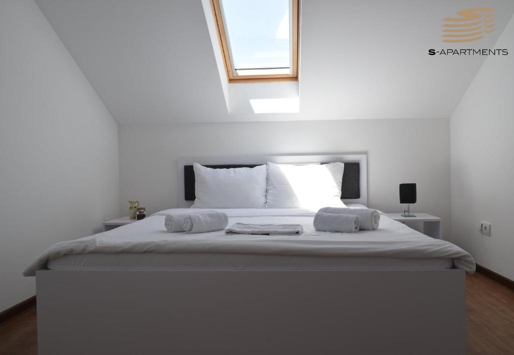 Postel nebo postele na pokoji v ubytování S-Apartmani Cocetova