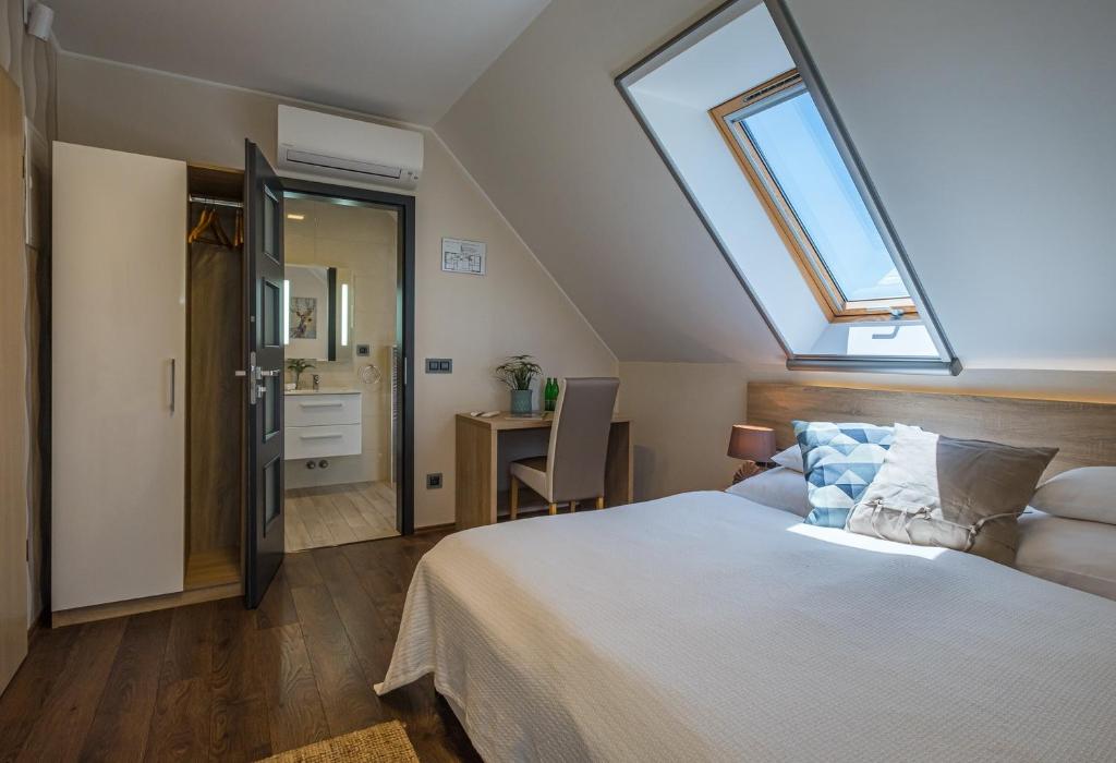Postel nebo postele na pokoji v ubytování Vitis Kúria 7171 Balatonrendes