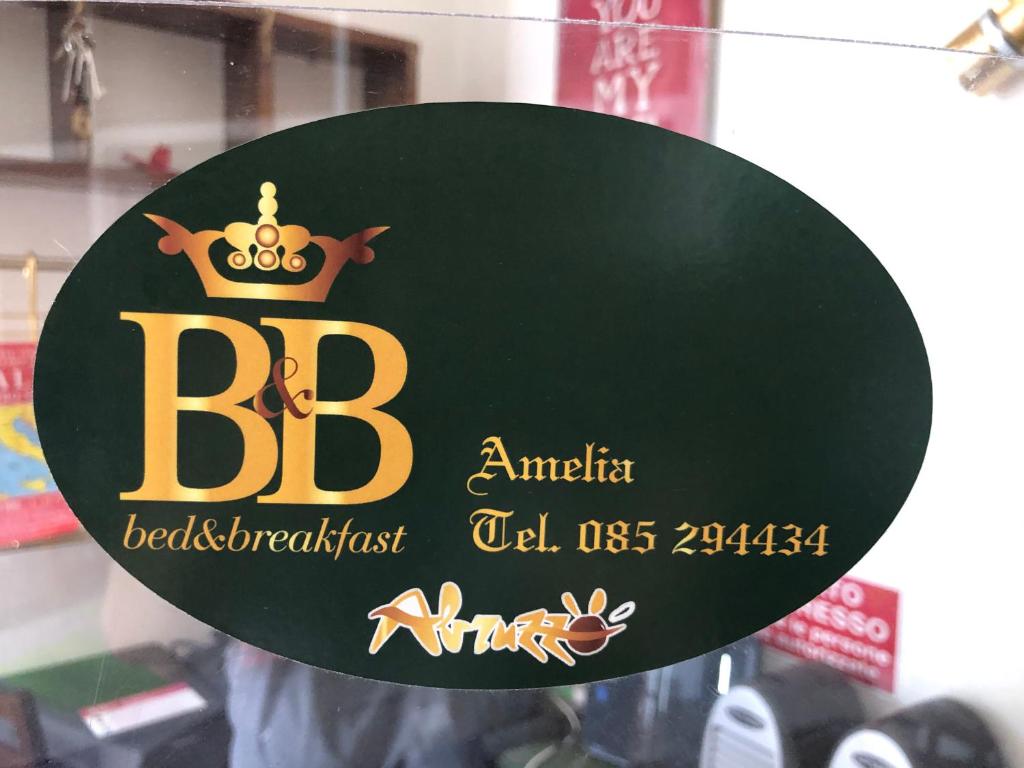 ペスカーラにあるB&B Ameliaの冠をかぶったレストランの看板