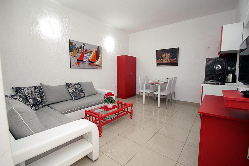 Apartments Kruna Jovanović 2 - Apartment With Terrace